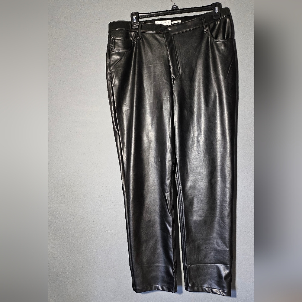 NWT Abercrombie & Fitch Black Vegan Leather Pants Size 34 / 18L